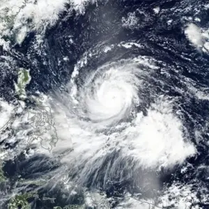 alt text: Giao diện ứng dụng Global Storms Pro hiển thị thông tin thời tiết chi tiết