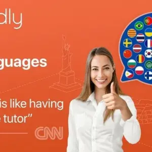 Mô tả hình ảnh: Giao diện chính của ứng dụng Mondly Languages với hình ảnh minh họa người dùng đang học tiếng Tây Ban Nha.