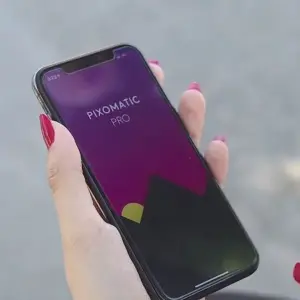 Mô tả hình ảnh: Giao diện chính của ứng dụng Pixomatic với các công cụ chỉnh sửa